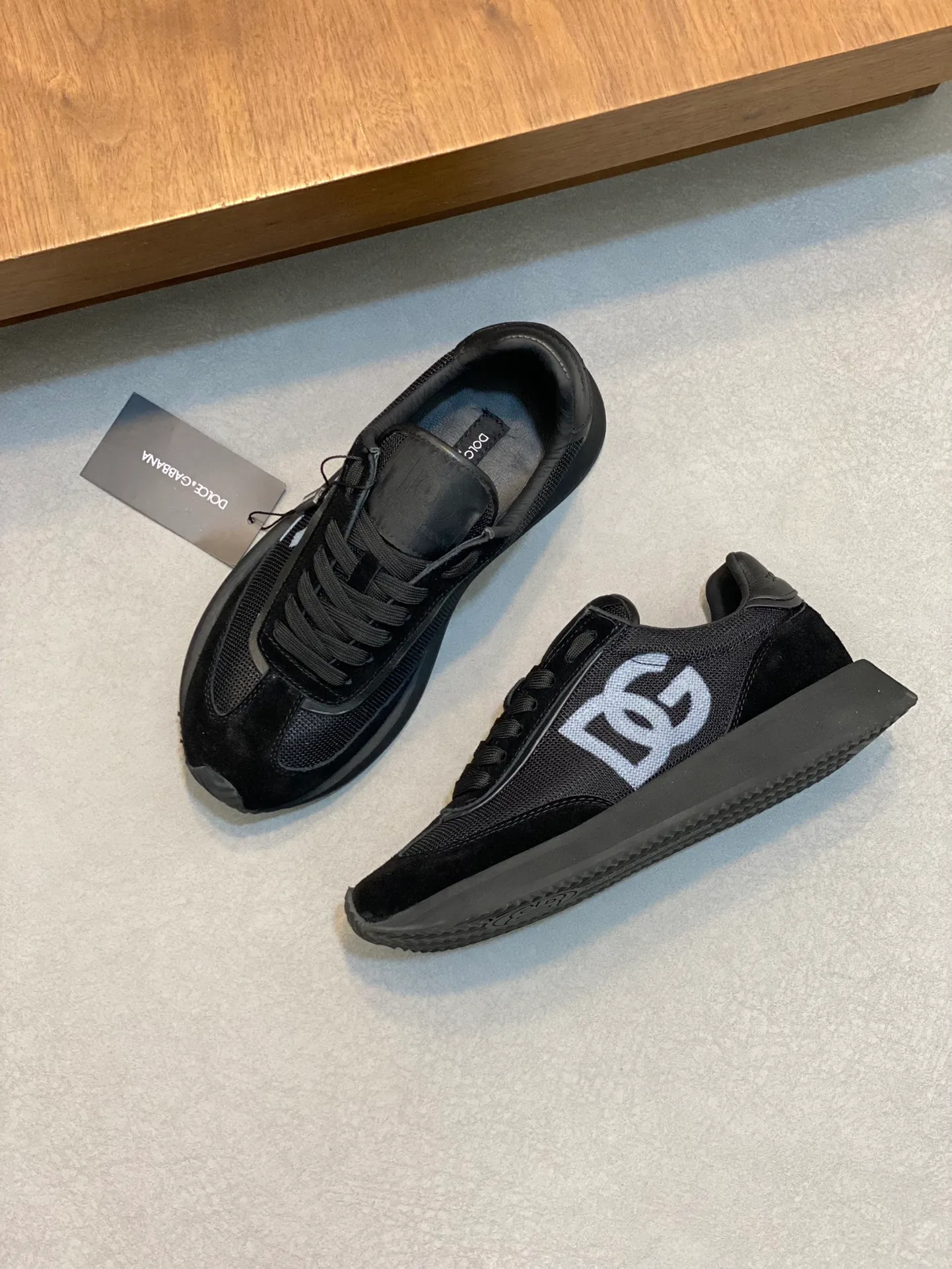 Men's Men's Shoes💰440【New Style】🐝🐝DG••New••Dolce&G*_dgDolce&G*_dgDolce & G*_dg 2024 Early Spring New Men's Lace-up Leather Casual Sports Shoes Made of imported suede cowhide spliced ​​with waterproof fabric, mixed and matched color design, a fashionable and energetic sports shoe that easily meets the needs of modern dressing and highlights the contemporary lifestyle style. The foot is fully lined with cowhide for greater comfort. The tongue and heel are decorated with logos. It is equipped with a rubber outsole. The heel and toe are wrapped to further protect our feet. It is a model worth buying! Size: 39-44 (customized at 38.45)